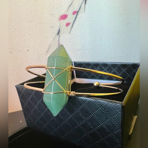 1pc Natural Healing Gemstone Column on Adjustable Gold Colour Bracelet - Picture 3 of 6